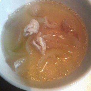 鶏皮と玉ねぎ★おいしい「食べる」スープ